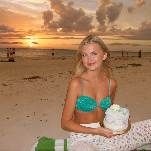 Meet your Posher, Ali - Picture 3 of 6